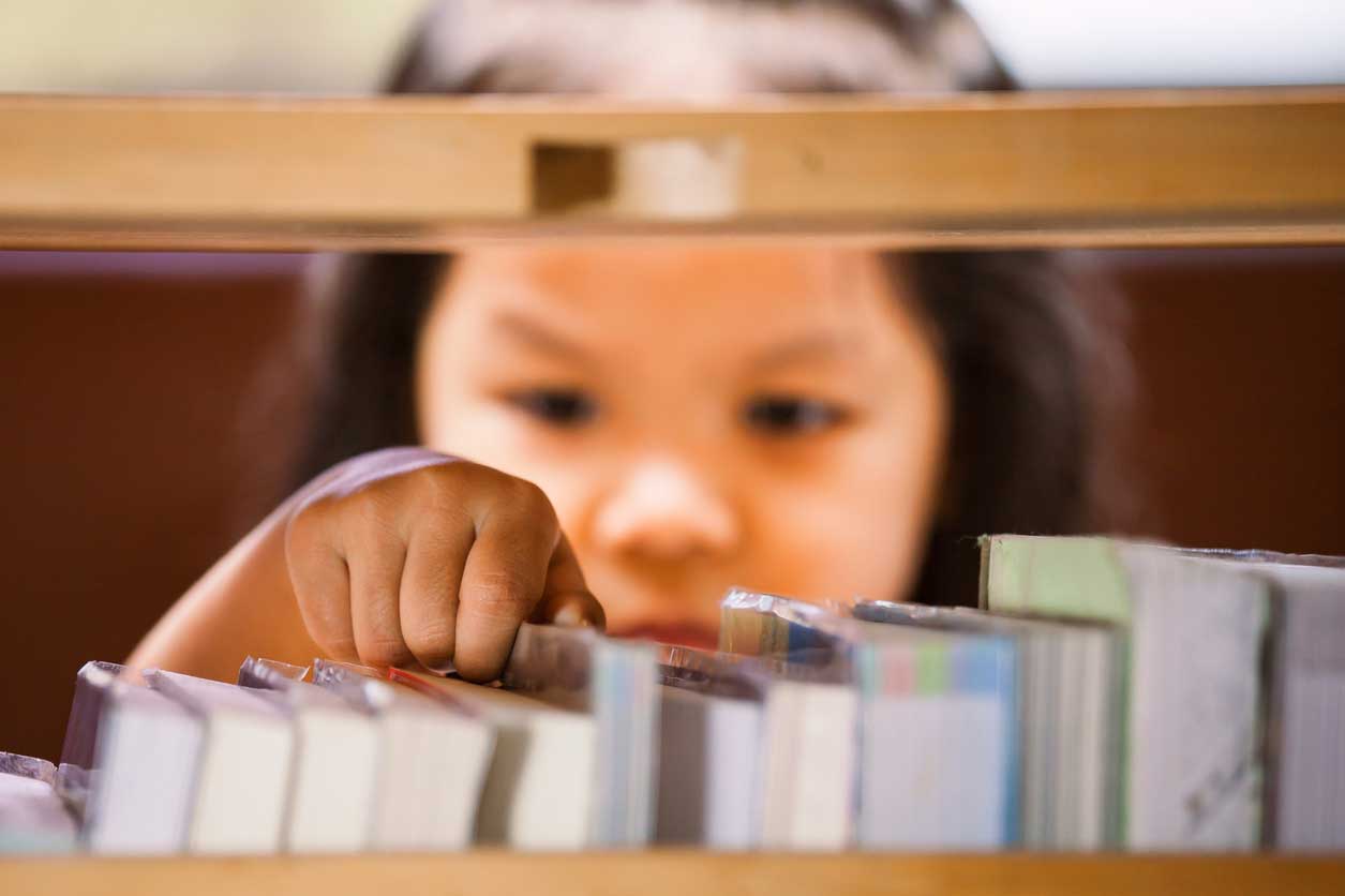 本のない空っぽの図書館で、子供たちが学べるわけがない。